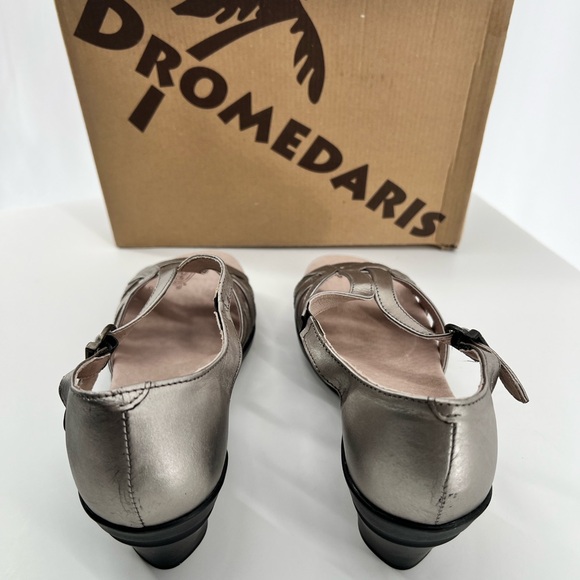 DROMEDARIS - Women's Adjustable Strap Sandal in Pewter. - Picture 4 of 8